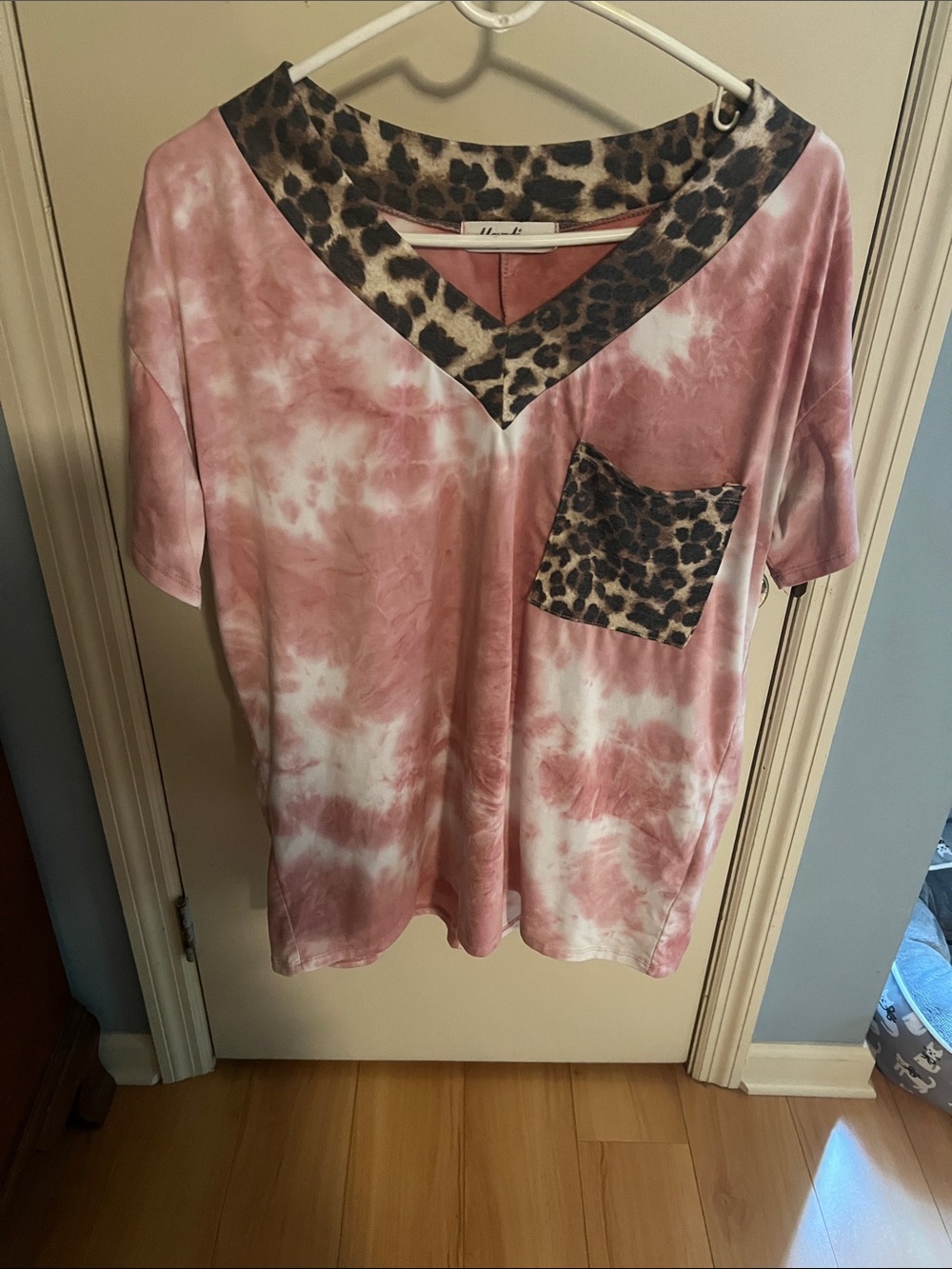 Tie-Dye Pink V-Neck Tee with Leopard Trim and Pocket